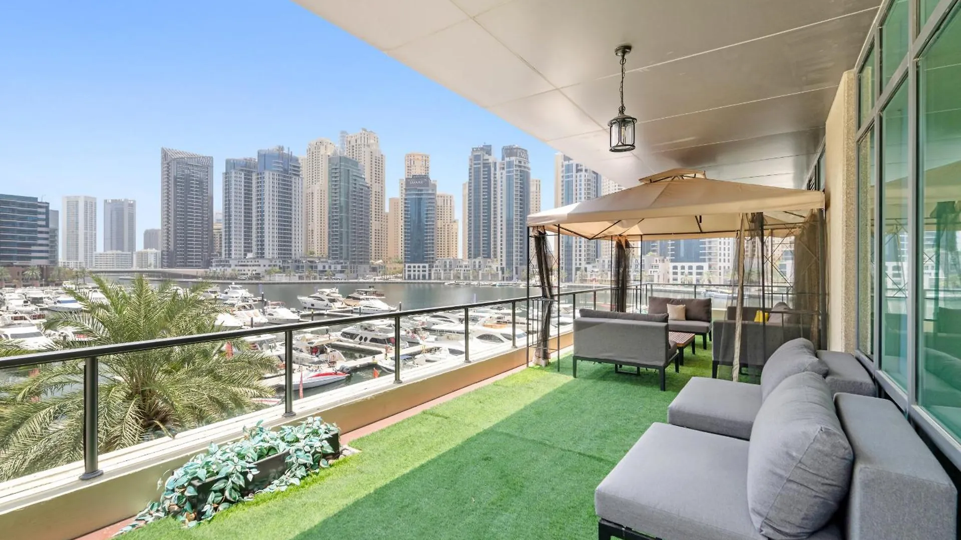 דובאי Relaxing 3Br Beachfront Retreat At Majara Marina With Patio